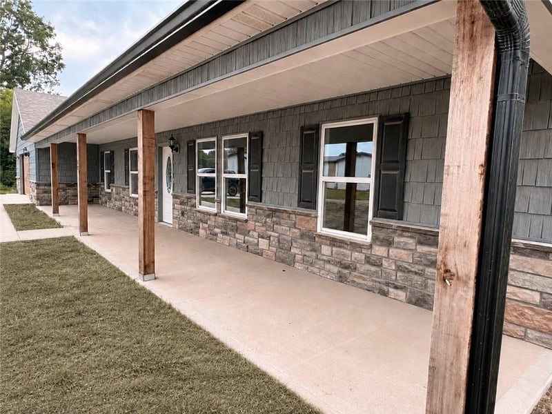 1152 Lafayette Dr, Odessa, MO 64076