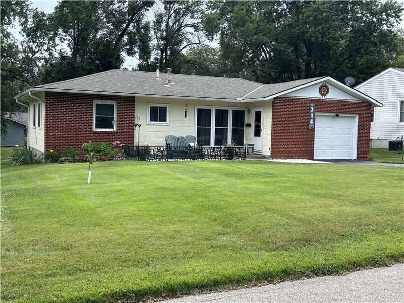 714 Thompson St, Maryville, MO 64468