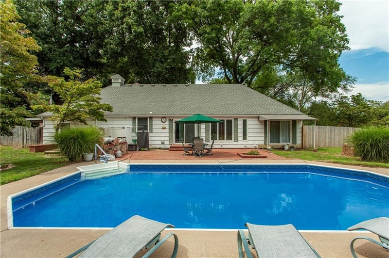 2801 S Overton Ave, Independence, MO 64052