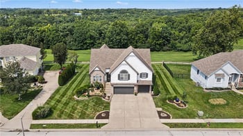 8718 Ridgeway Ct, Kansas City, MO 64138