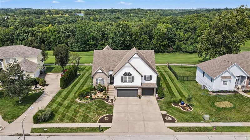 8718 Ridgeway Ct, Kansas City, MO 64138