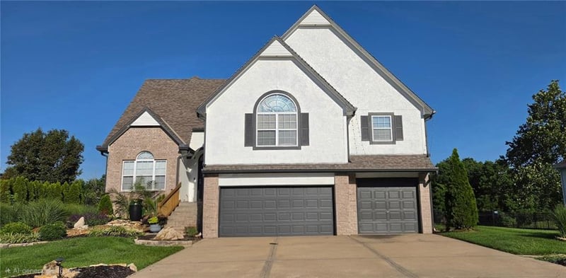 8718 Ridgeway Ct, Kansas City, MO 64138