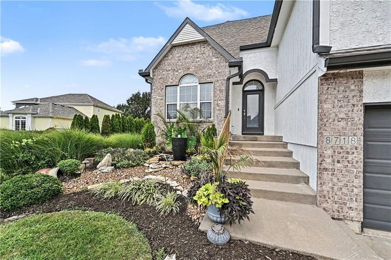 8718 Ridgeway Ct, Kansas City, MO 64138