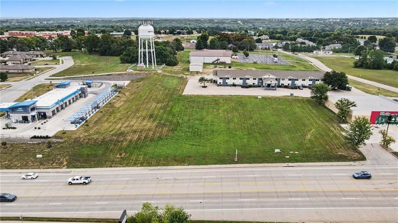 000 169 Hw, Smithville, MO 64089