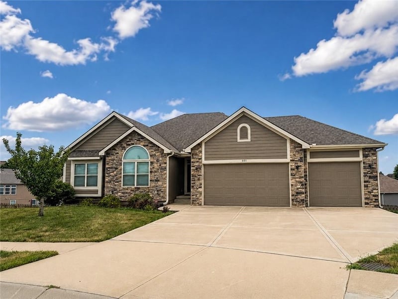 601 Englewood Dr, Kearney, MO 64060