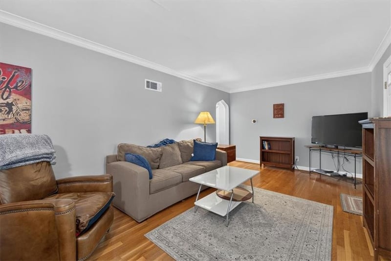8407 Mercier St, Kansas City, MO 64114