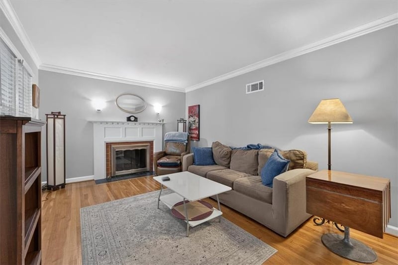 8407 Mercier St, Kansas City, MO 64114