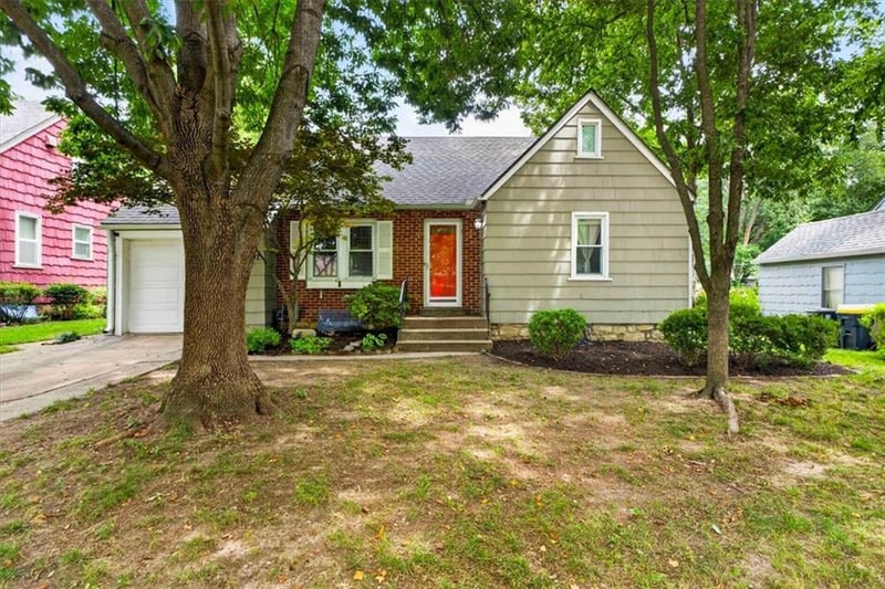 8407 Mercier St, Kansas City, MO 64114