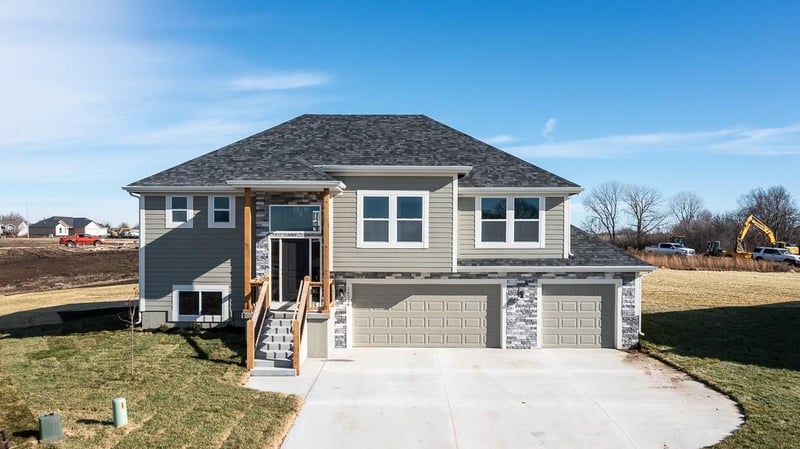 1661 156th St, Basehor, KS 66007