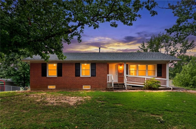 102 E Hospital Rd, El Dorado Springs, MO 64744