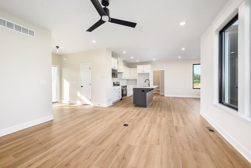 136 Brookwood St, Lansing, KS 66043