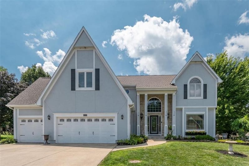 2525 Nottingham Dr, Lee's Summit, MO 64063