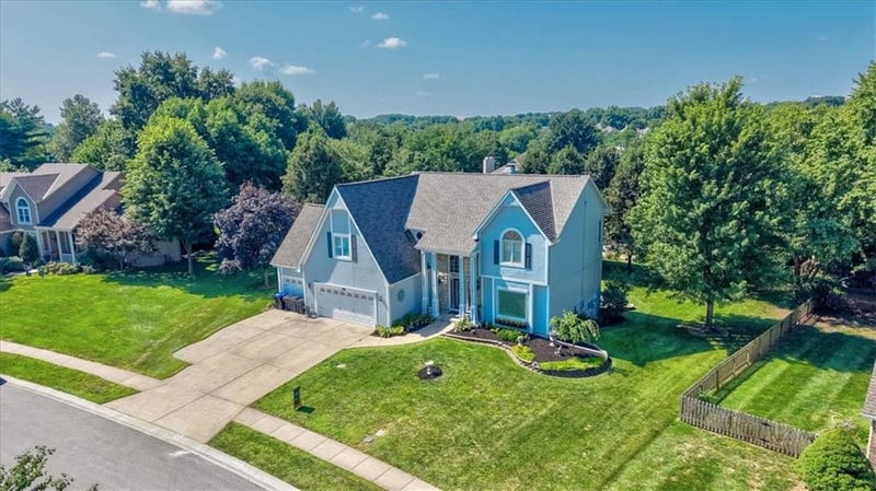 2525 Nottingham Dr, Lee's Summit, MO 64063