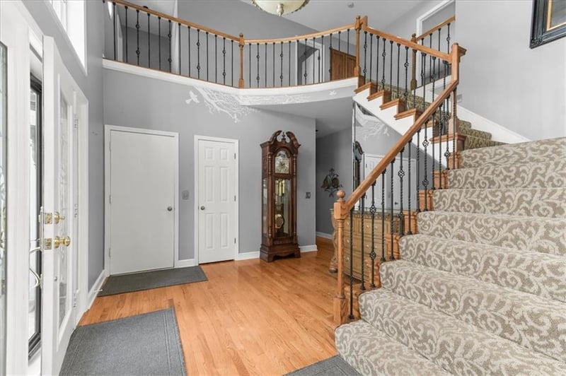 2525 Nottingham Dr, Lee's Summit, MO 64063