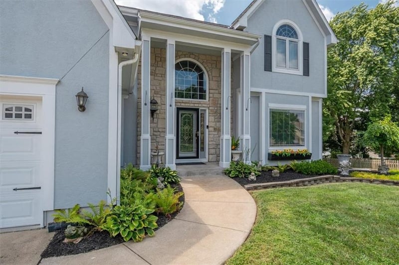 2525 Nottingham Dr, Lee's Summit, MO 64063