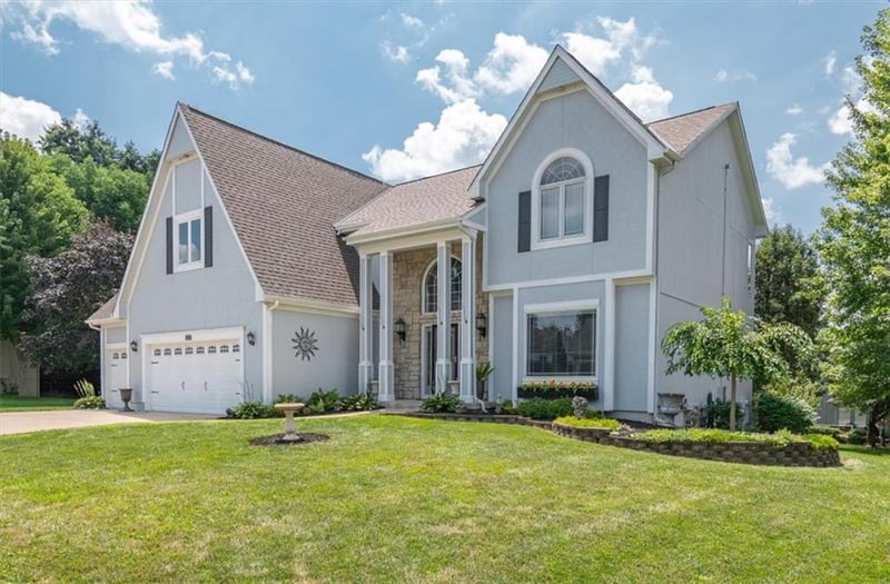 2525 Nottingham Dr, Lee's Summit, MO 64063