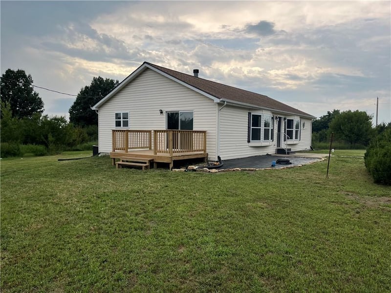 10 Nebraska Dr, Linn Valley, KS 66040