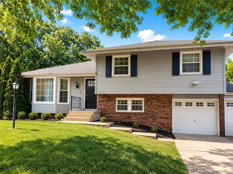 814 Mulberry St, Lee's Summit, MO 64086