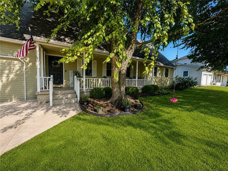 1735 S Ash St, Ottawa, KS 66067