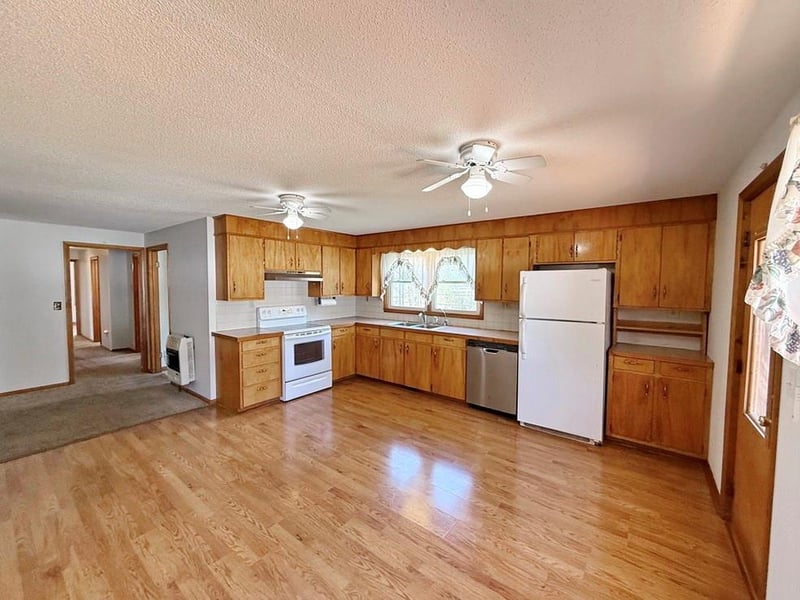 1409 32 Hw, El Dorado Springs, MO 64744