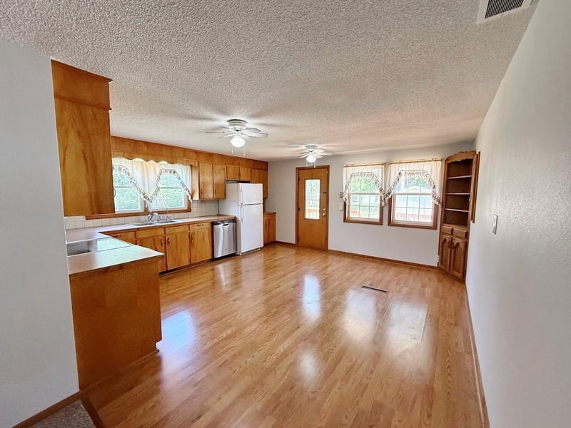 1409 32 Hw, El Dorado Springs, MO 64744