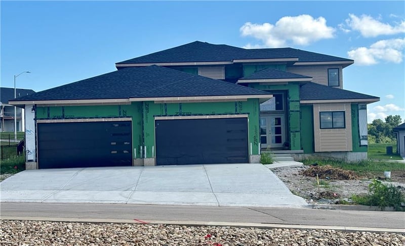 1401 Upton Ct, Raymore, MO 64083