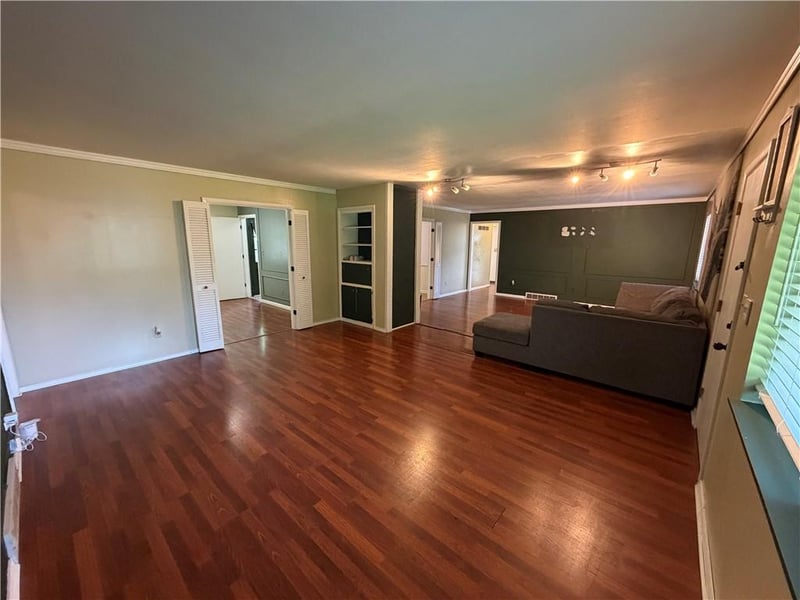 7909 Grandview St, Overland Park, KS 66204