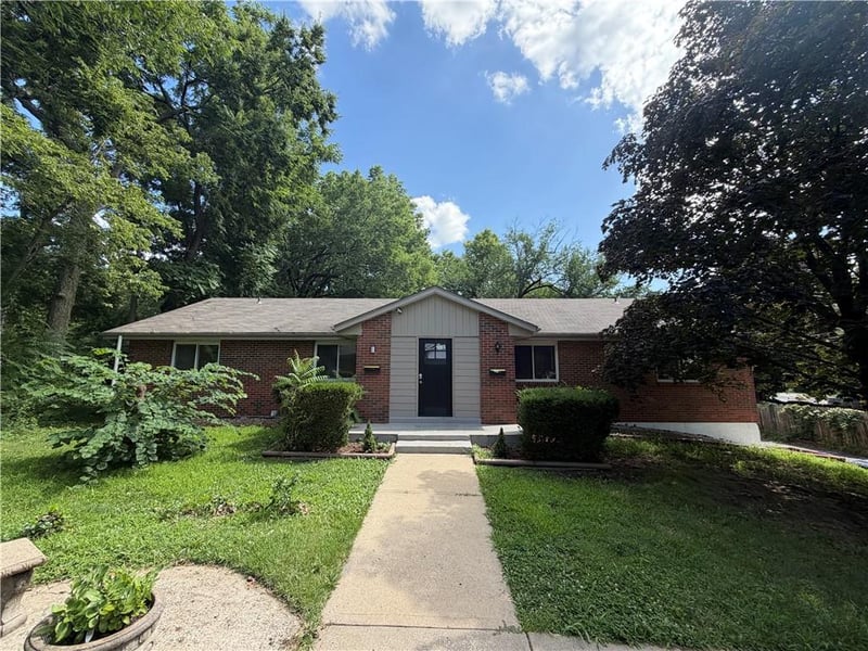 7909 Grandview St, Overland Park, KS 66204