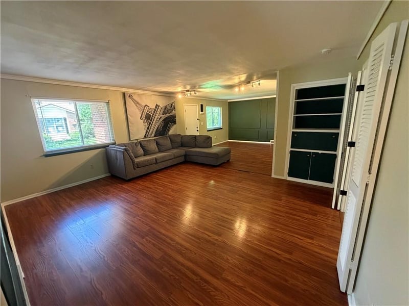 7909 Grandview St, Overland Park, KS 66204