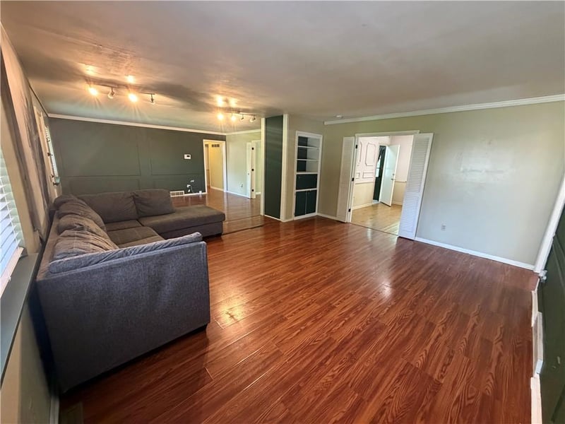 7909 Grandview St, Overland Park, KS 66204