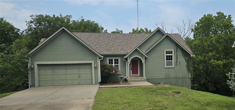 1704 Hunter Dr, Olathe, KS 66061