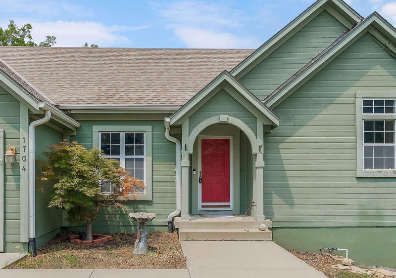 1704 Hunter Dr, Olathe, KS 66061