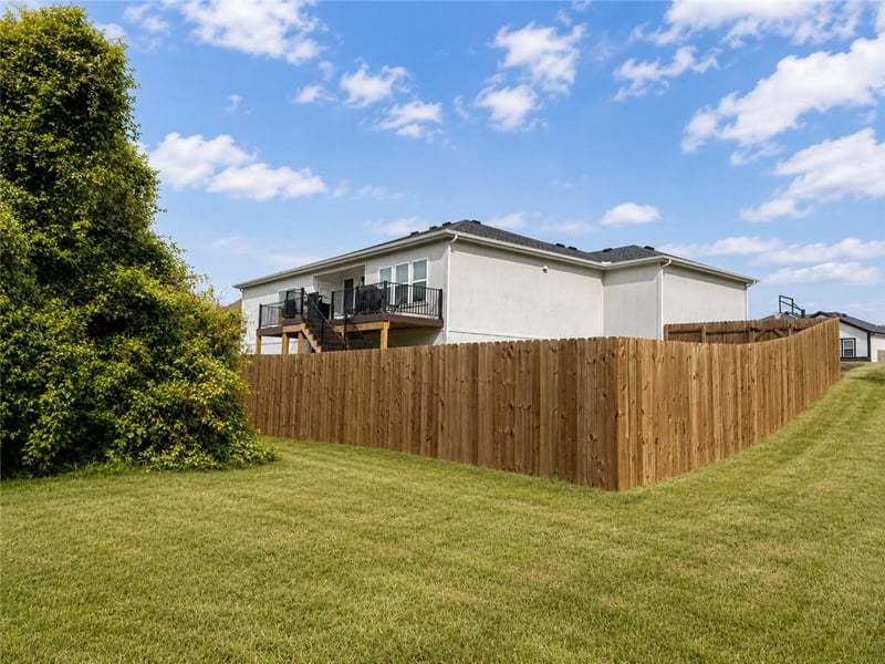 2203 Richmond Dr, Harrisonville, MO 64701