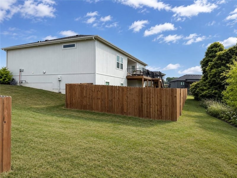 2203 Richmond Dr, Harrisonville, MO 64701
