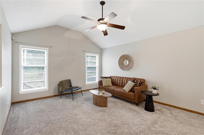 1112 Breckenridge Ct, Blue Springs, MO 64015