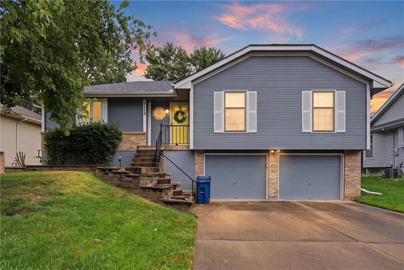 1112 Breckenridge Ct, Blue Springs, MO 64015