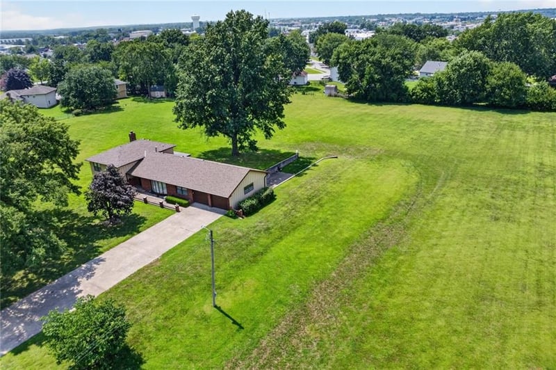 16904 Kentucky Rd, Belton, MO 64012