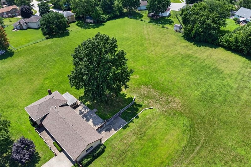 16904 Kentucky Rd, Belton, MO 64012