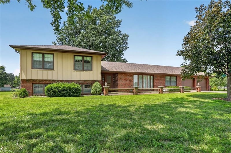 16904 Kentucky Rd, Belton, MO 64012