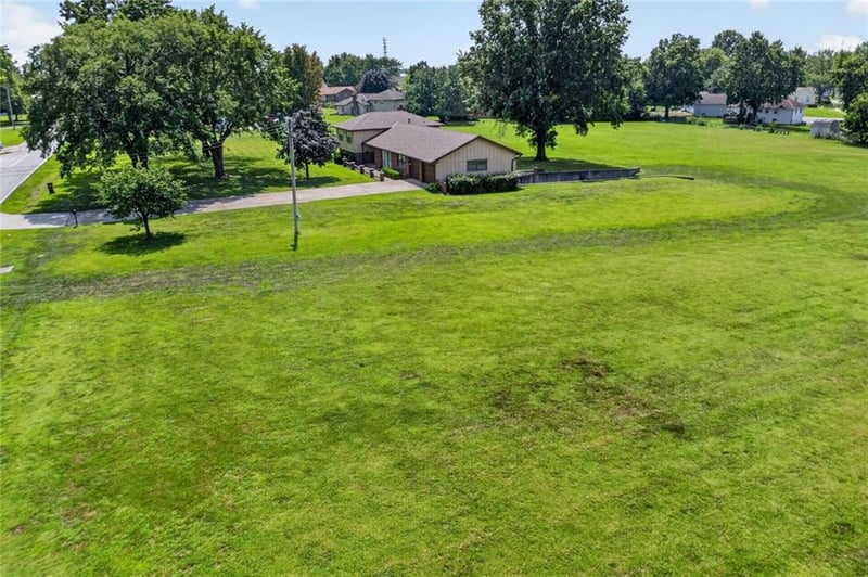 16904 Kentucky Rd, Belton, MO 64012
