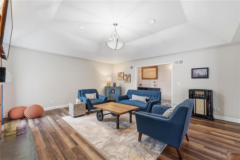 8721 Riggs Ln, Overland Park, KS 66212
