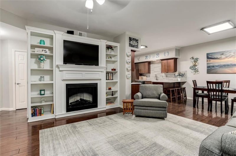 11721 S Roundtree #103 St #103, Olathe, KS 66061