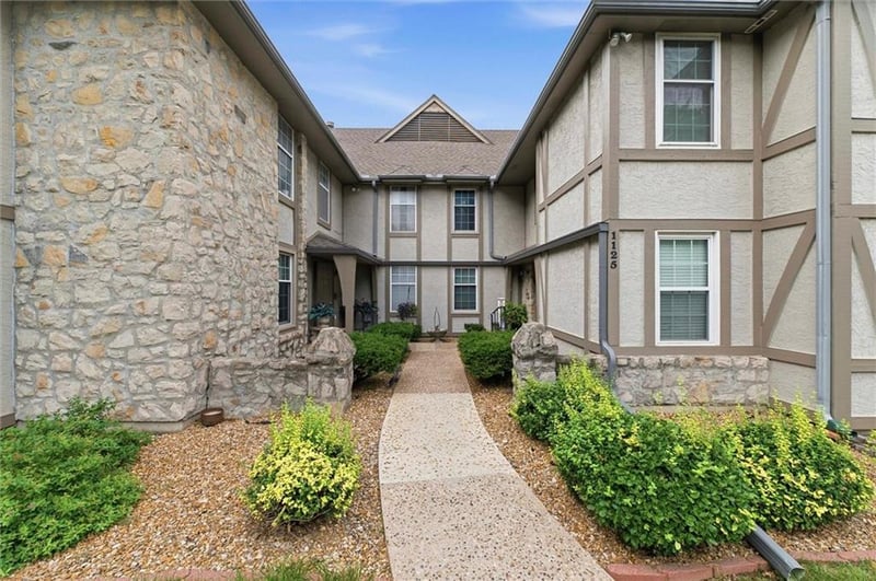1121 12th St #C, Blue Springs, MO 64015