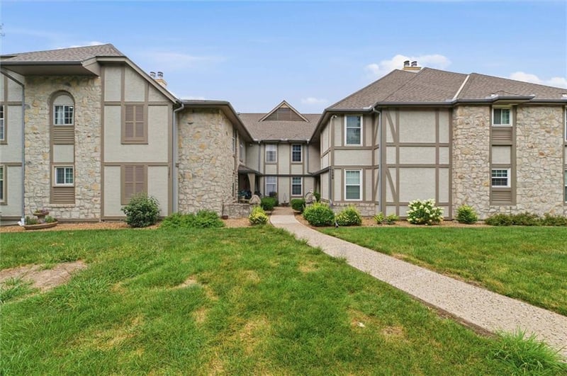 1121 12th St #C, Blue Springs, MO 64015