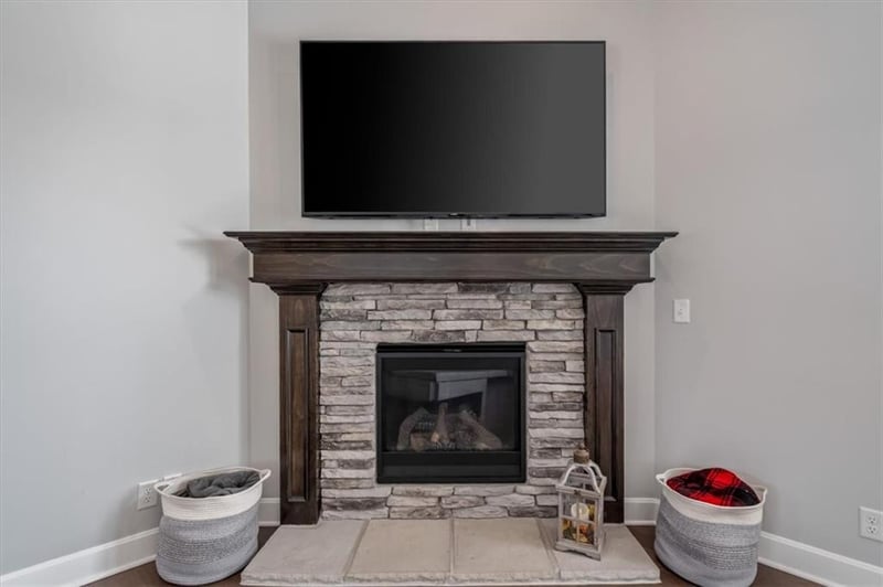 1327 161st Ter, Basehor, KS 66007