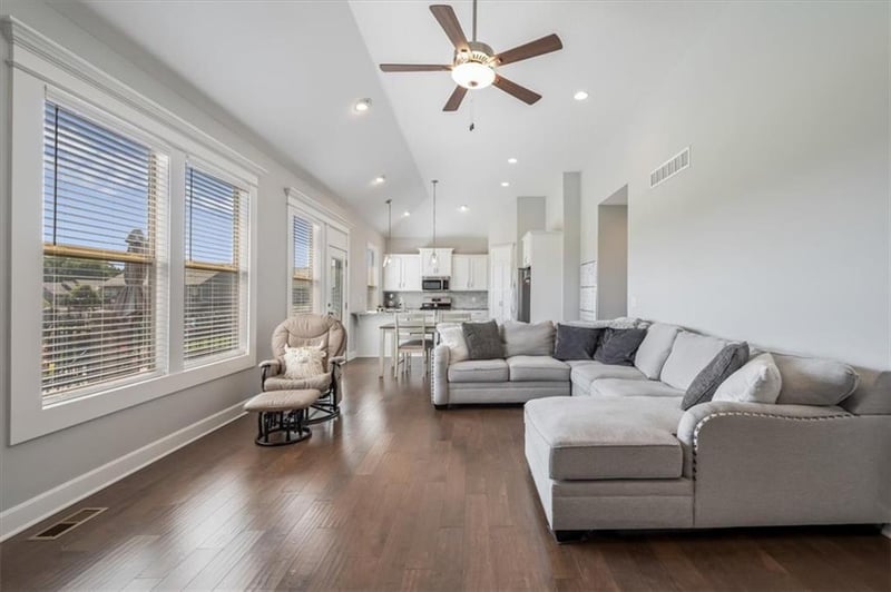 1327 161st Ter, Basehor, KS 66007