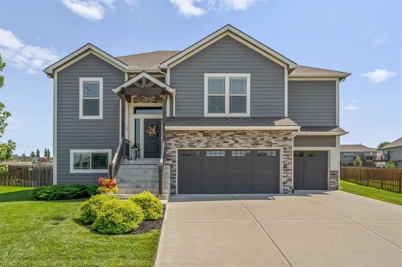 1327 161st Ter, Basehor, KS 66007