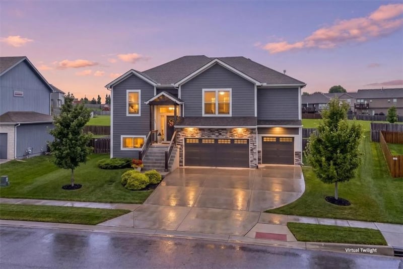 1327 161st Ter, Basehor, KS 66007