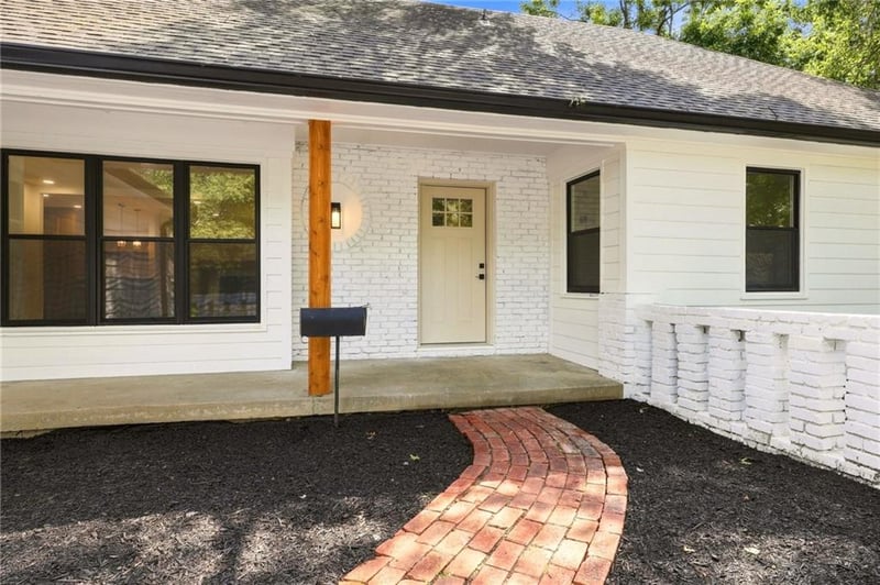 10131 Linden St, Overland Park, KS 66207