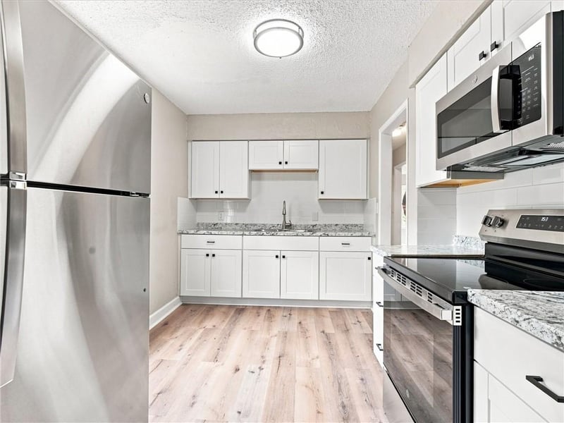 4660 43rd Ter, Kansas City, MO 64130